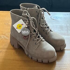 MIA Women’s Terrie Combat Boots Size 9M Taupe Lace Up Chunky Lug Sole NWT